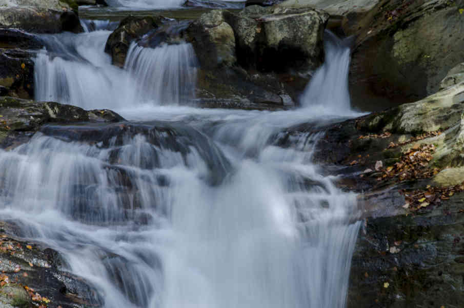 Comunidad Foral de Navarra 103 - Selva de Irati - cascada del Cubo.jpg